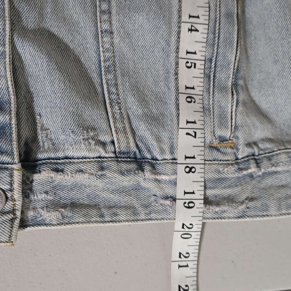 NWT Wild Fable Oversized Distressed Classic Denim Jacket Size L - Picture 7 of 11